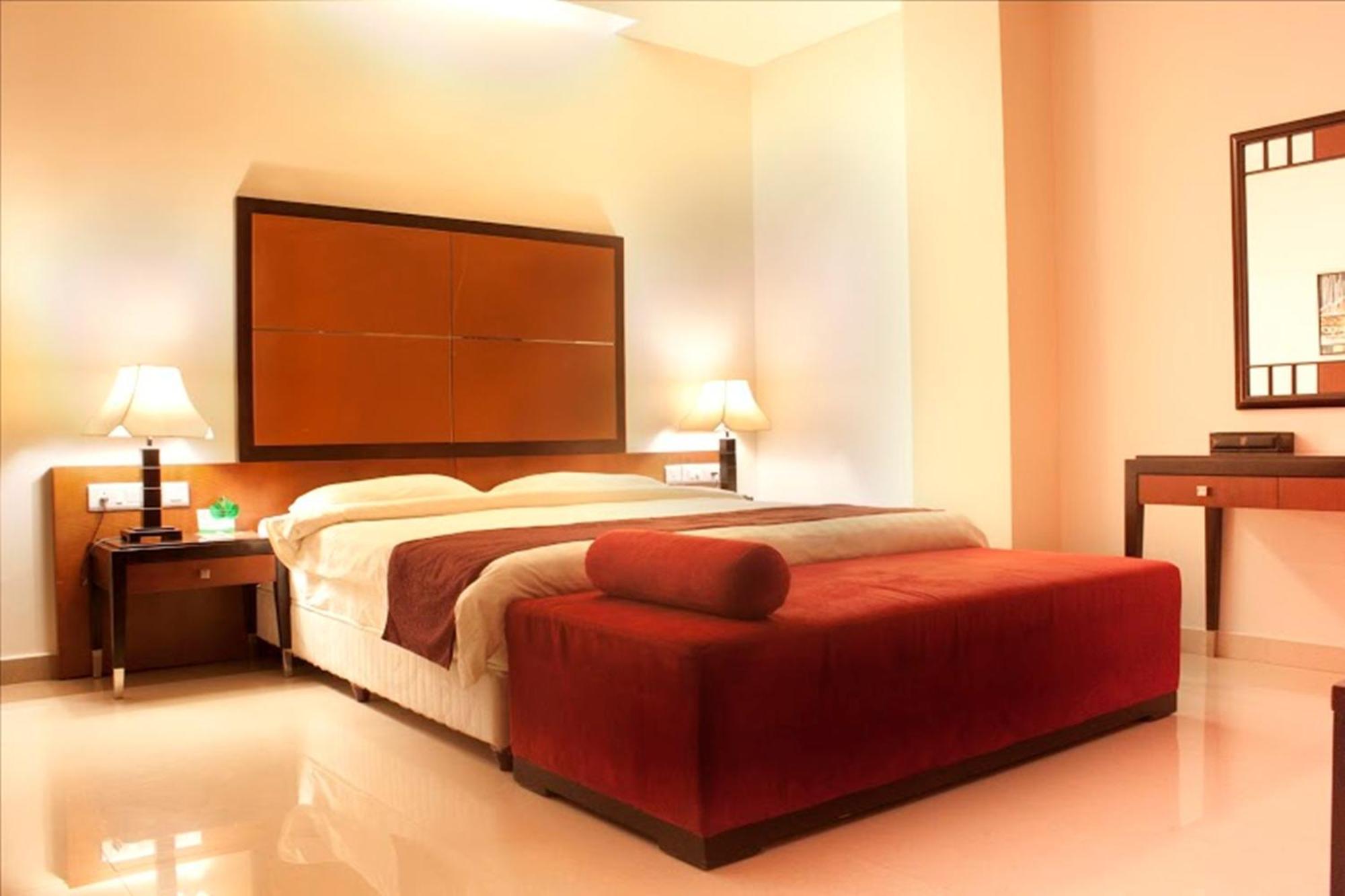 Sara Regency Hotel Kumbakonam Exterior foto