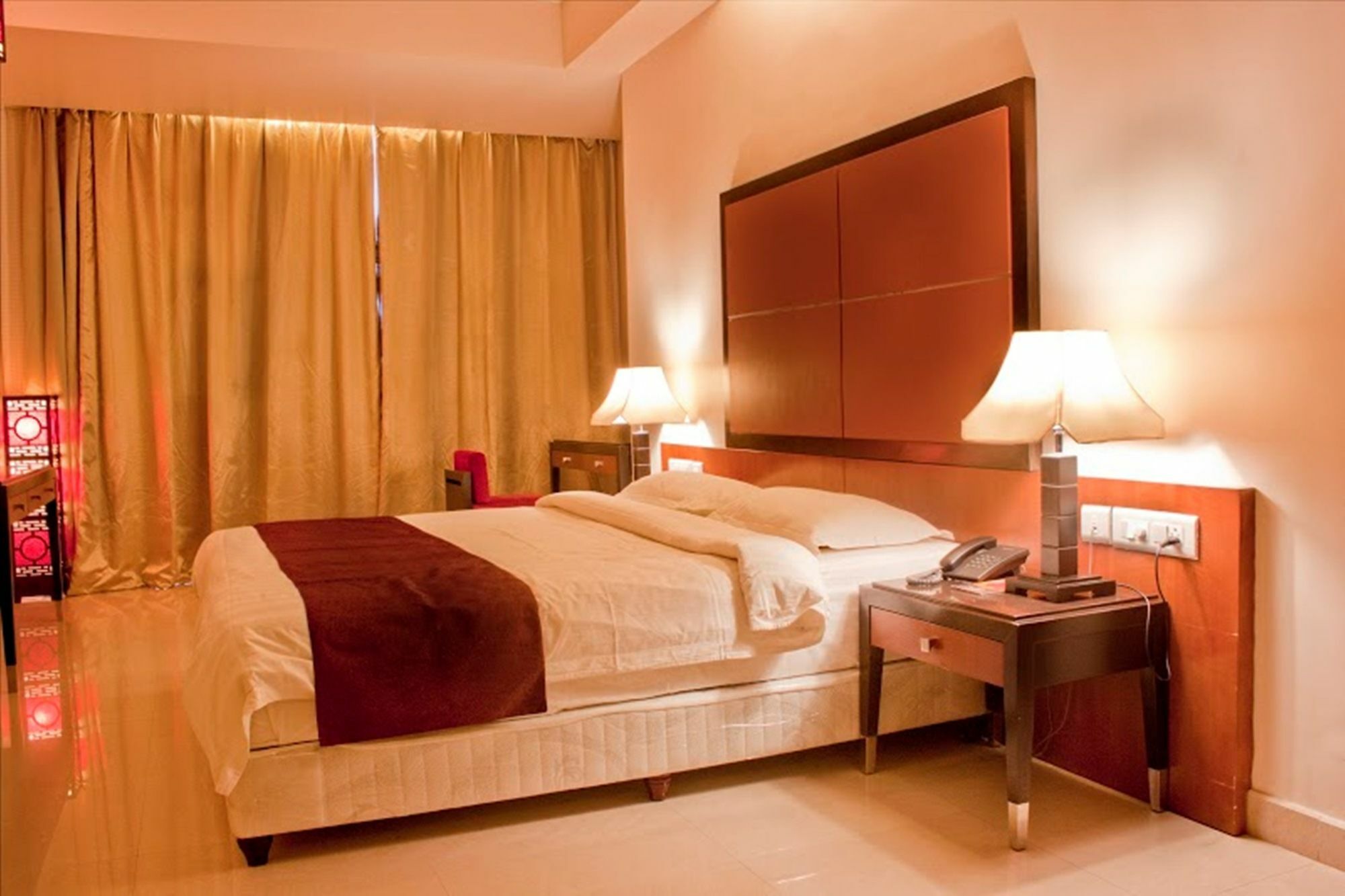 Sara Regency Hotel Kumbakonam Exterior foto